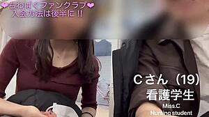 Japán diáklány fehérneműben és frizurában erotikus szexet kap