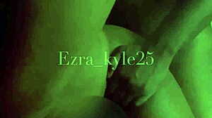 Ο bodyybuilder Ezra Kyle παίρνει στον κώλο από τον σισσυ femboy στο μπάνιο