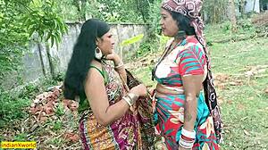 Indický cuckold pár si užívá sex venku s bangladéšskými kmenovými dívkami